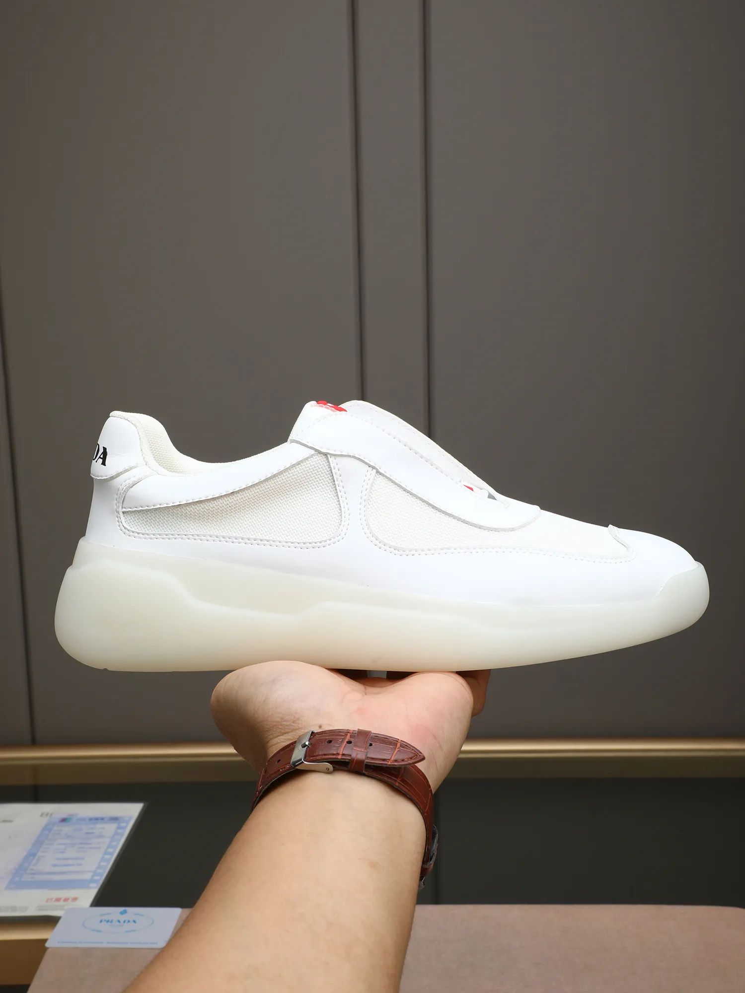 Men's shoes💰420 Prada/Prada sneakers👟! Low-top lace-up sports shoes, fashionable and elegant style. Made of top-layer cowhide leather spliced ​​with breathable mesh. Soft, comfortable and breathable. Logo lettering on the tongue. Finely crafted details. Lightweight foam sole, fashionable and versatile‼ ️size: 38-44 (45 customized